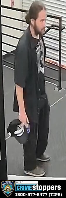 Lower Manhattan slasher assaults CVS employee after he was told to leave store: cops 2
