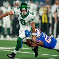 Aaron Rodgers leaves game in Jets debut