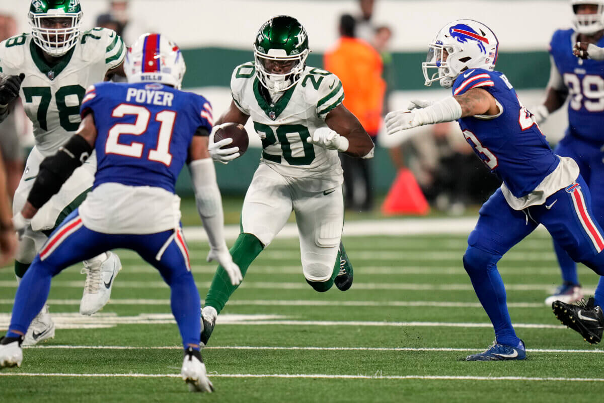 Jets lose Aaron Rodgers after 4 plays, stun Bills on game-winning punt  return 22-16