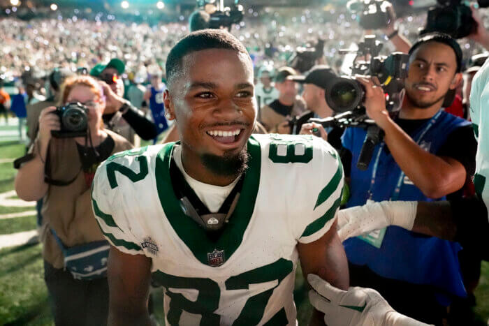 Jets lose Aaron Rodgers after 4 plays, stun Bills on game-winning punt return 22-16 3