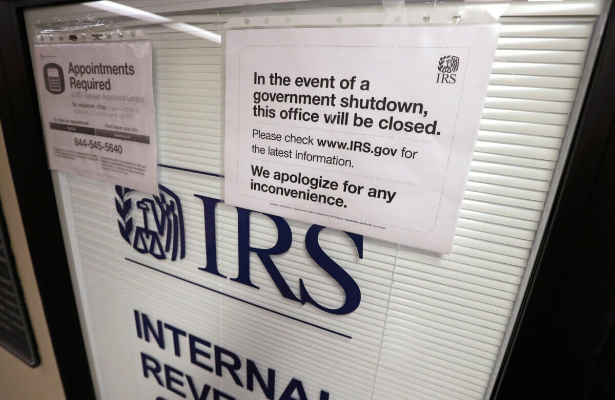 Closed IRS office amid government shutdown