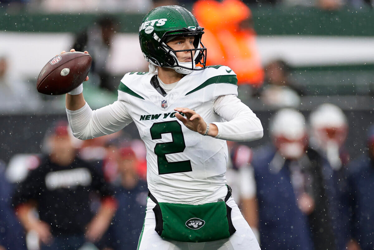 Jets reaffirm faith in Zach Wilson