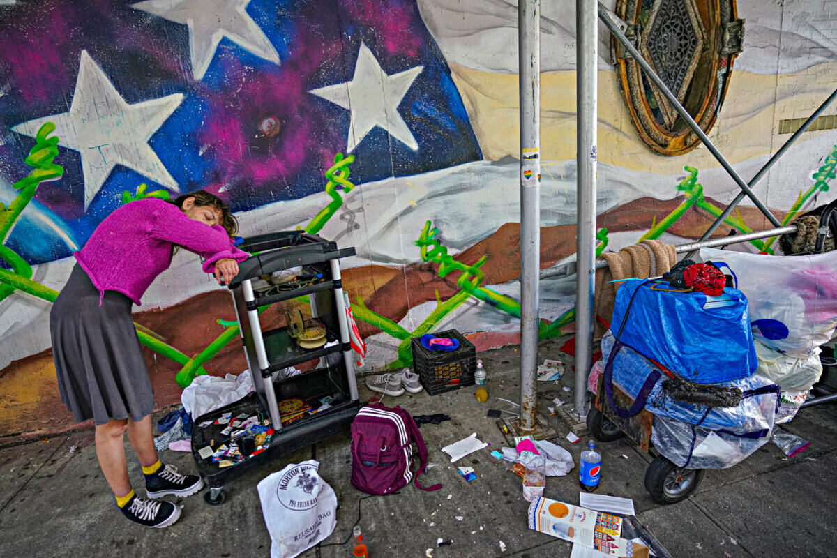 Nomads of New York: Formerly homeless man helps unhoused Lower East Side individuals avoid losing everything in street sweeps 4