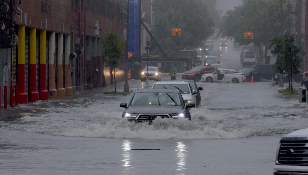 Flooding on Brooklyn street