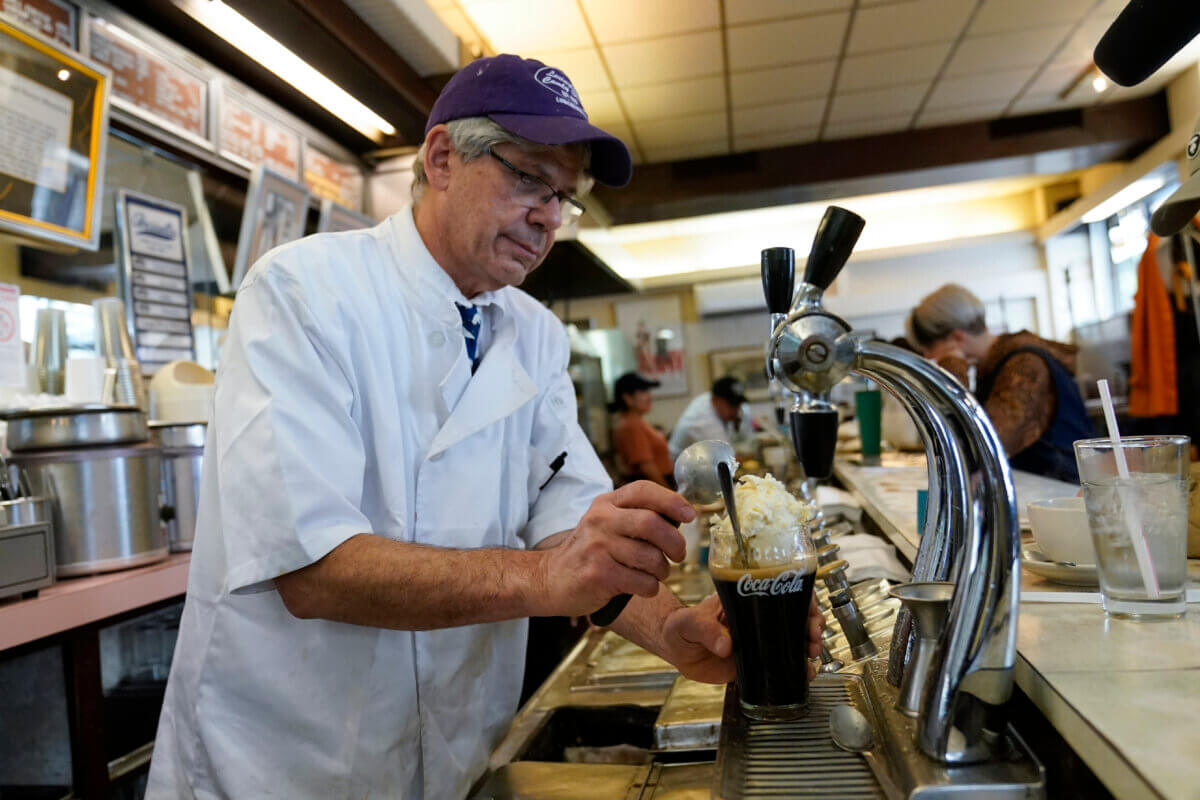 Lexington Candy Shop owner makes viral Coke float