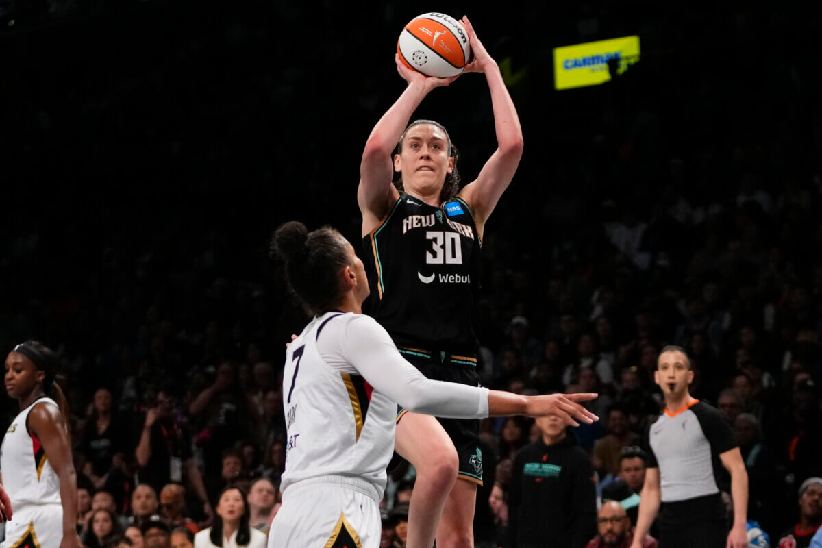 Breanna Stewart shoots basketball for Liberty