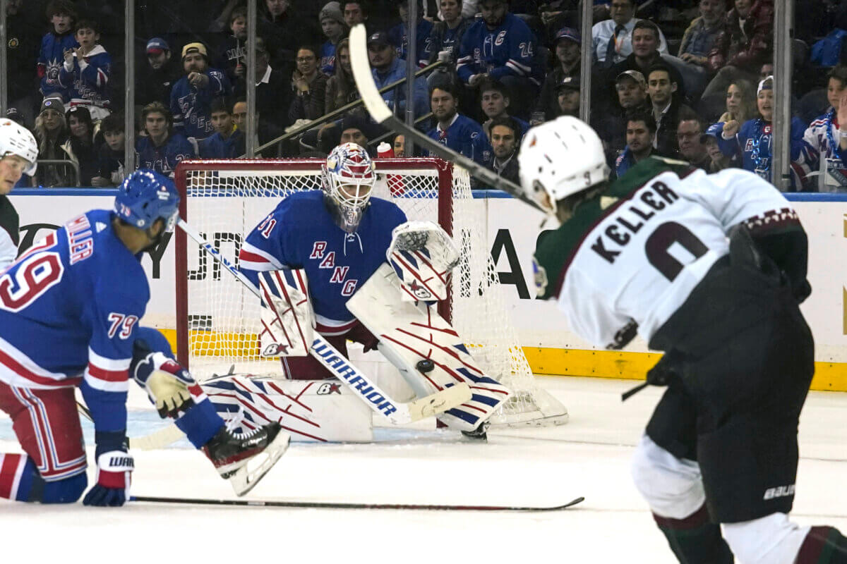Rangers beat Coyotes 2-1