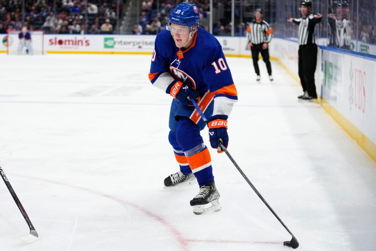 Simon Holmstrom Islanders