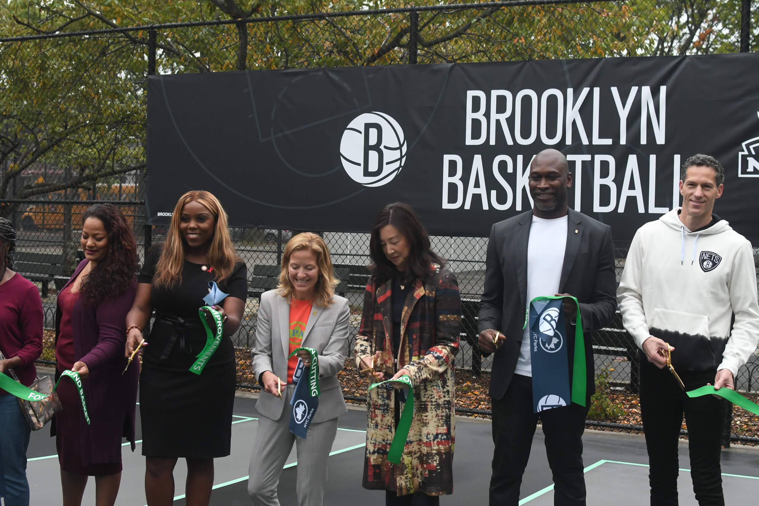 Brooklyn Nets New York Liberty help unveil new basketball court
