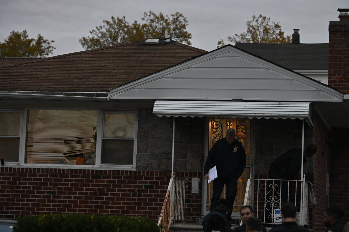 Detective leaves scene of Queens shooting