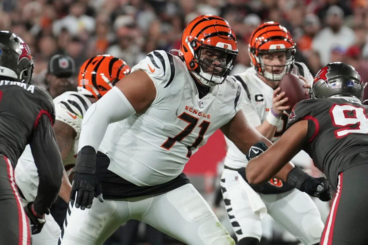 Jets work out La'el Collins