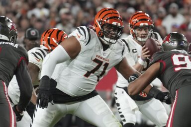 Jets work out La'el Collins