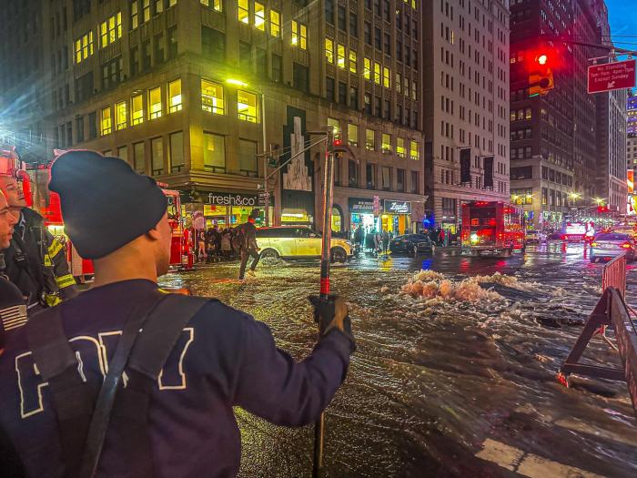 Major Midtown water main break cracks roadway, disrupts Black Friday shopping 6 Major Midtown water main break cracks roadway