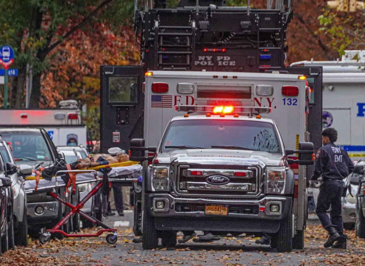 Queens gunman on gurney after standoff