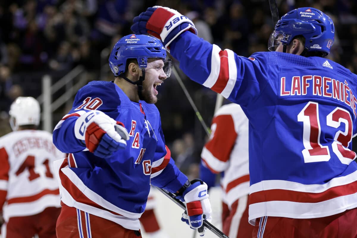 Rangers beat Red Wings on home ice