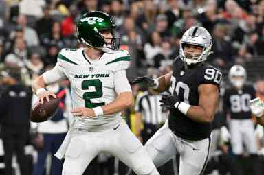 Jets fall to Raiders 16-12