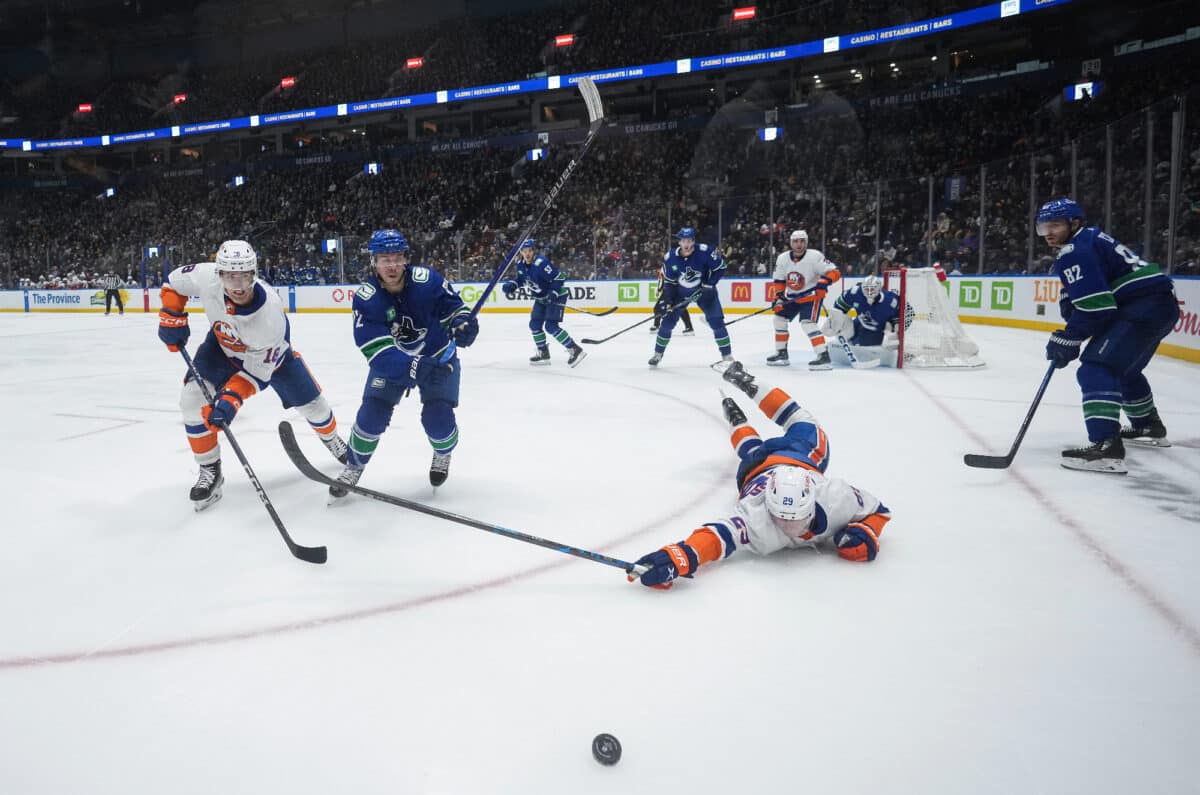 Islanders Canucks