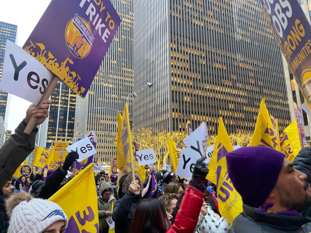 Office cleaning workers rally for new contract to avoid strike