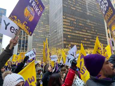 Office cleaning workers rally for new contract to avoid strike