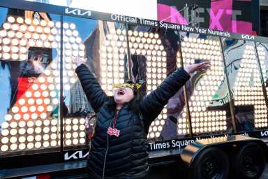 Teresa Hui celebrates the Countdown to 2024 with the arrival of numerals in Times Square