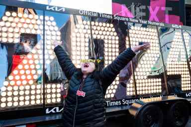 Teresa Hui celebrates the Countdown to 2024 with the arrival of numerals in Times Square