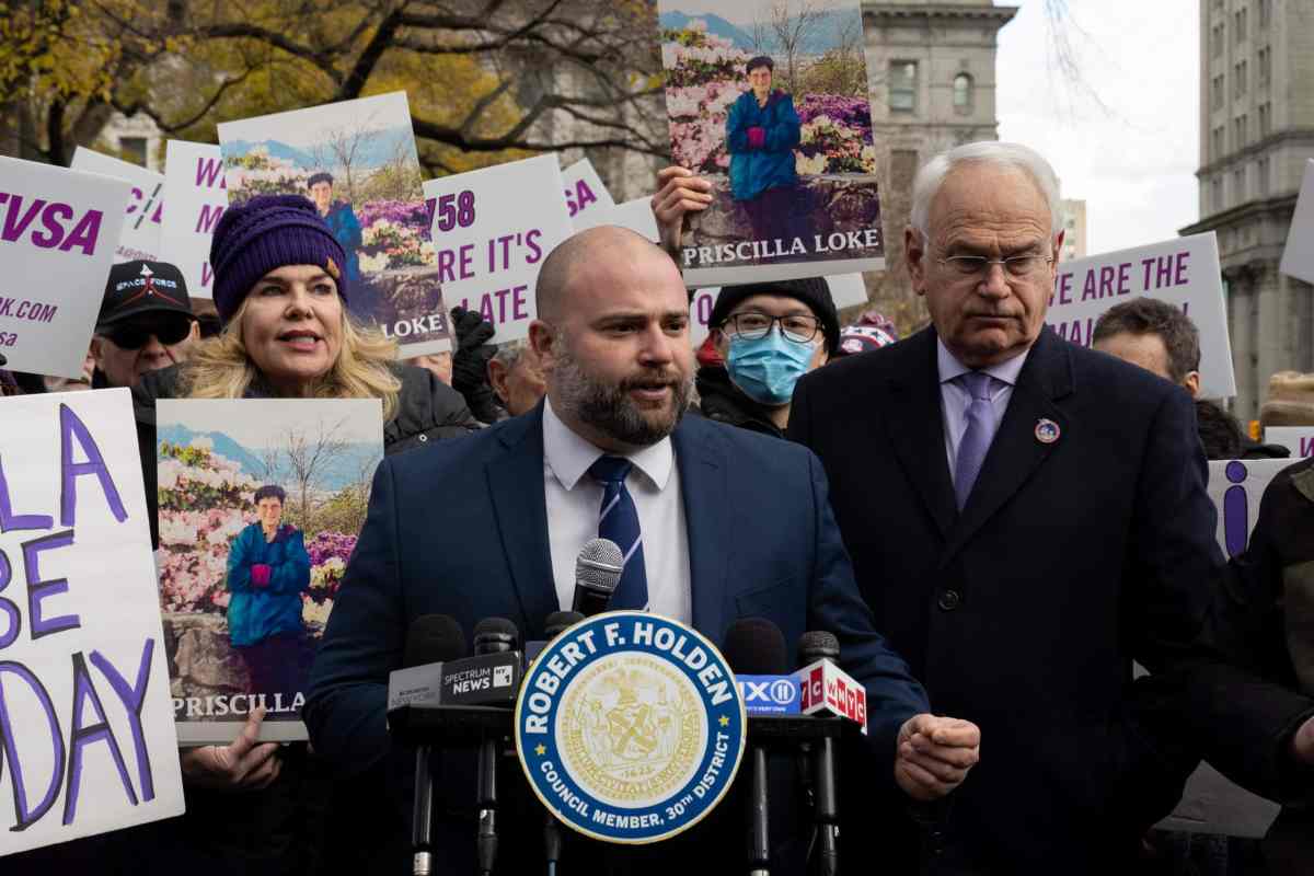 Boro battle: Race for GOP leadership in City Council comes down to Staten Island's Carr and Queens' Ariola 2 City Council Minority Leader Joe Borelli
