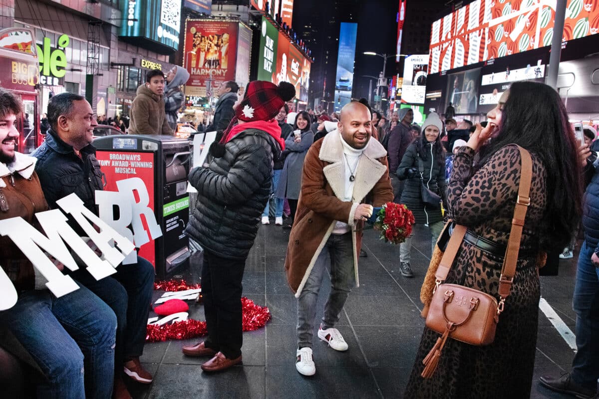 Surprise engagement on Christmas in Times Square