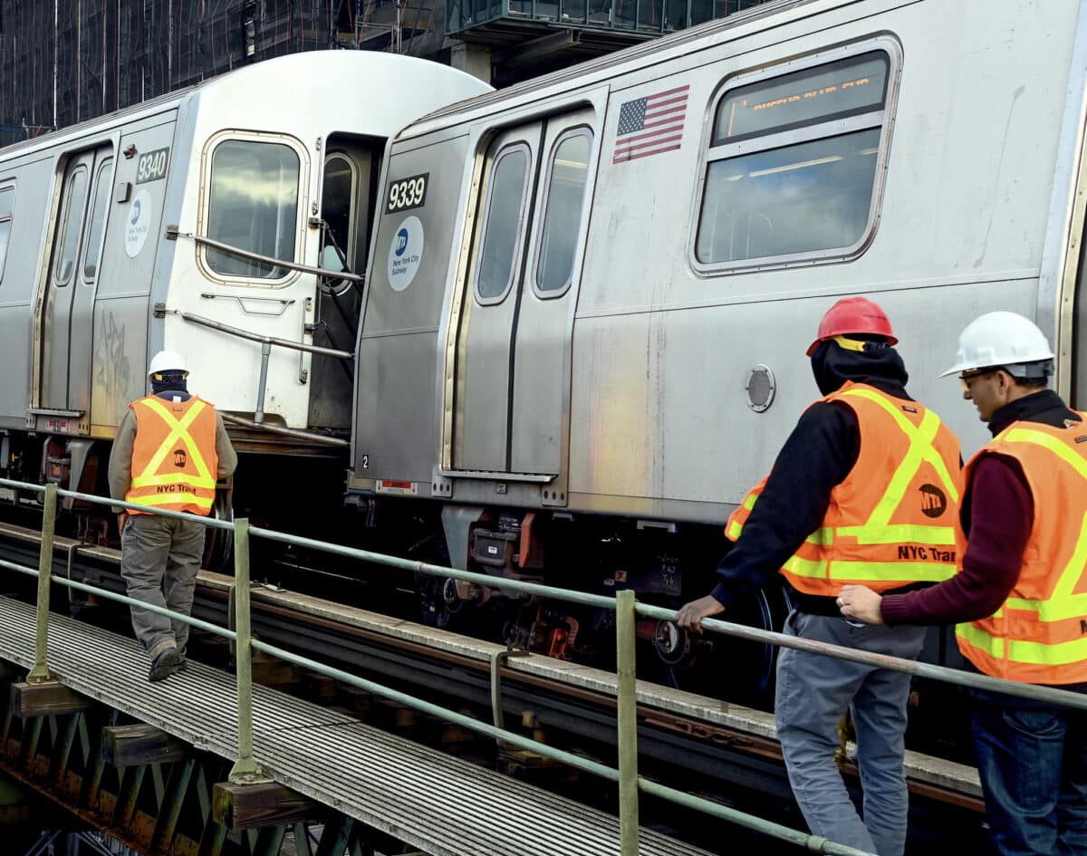 Crews inspect F train derailment in Brooklyn