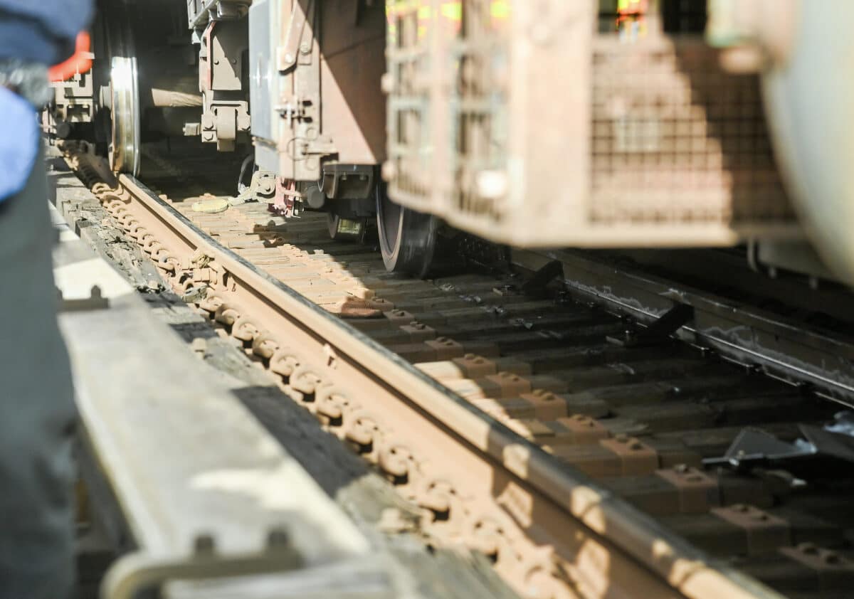 F train running again after Brooklyn derailment; MTA investigating, but feds staying out 3