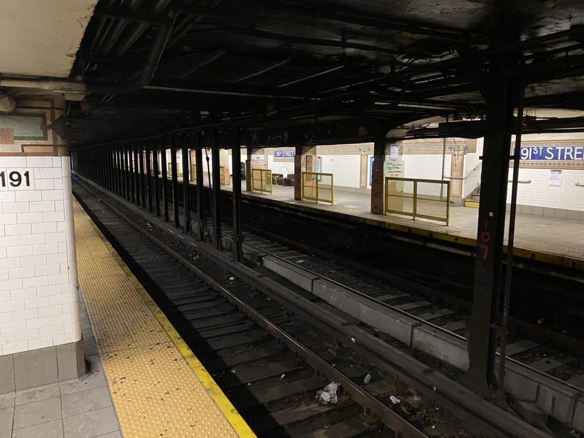MTA platform railings at Washington Heights subway station