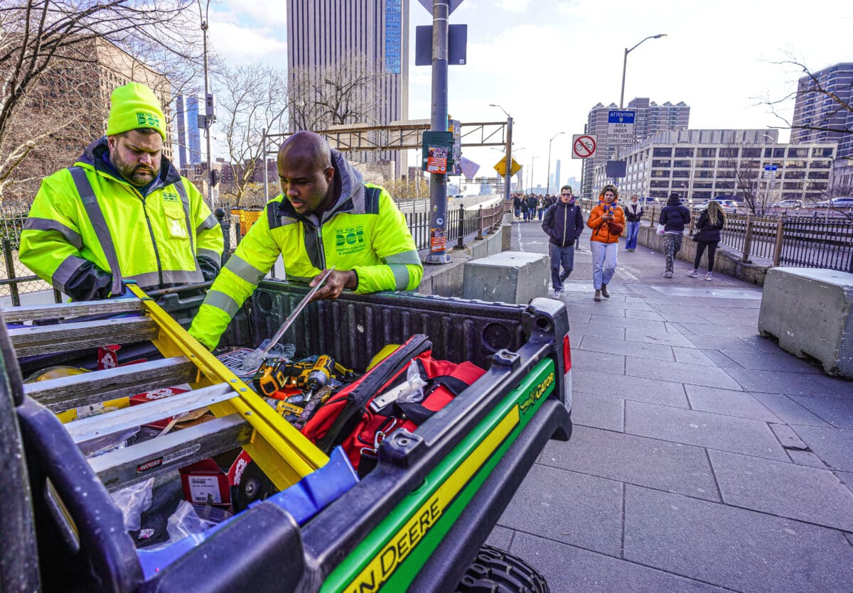 DOT workers on Brooklyn Bridge walkway after vendors banned