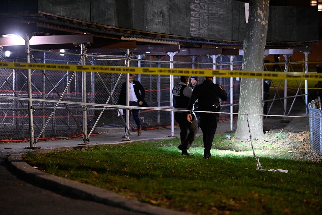 Brooklyn detectives look for suspect who shot teen dead at NYCHA complex 5