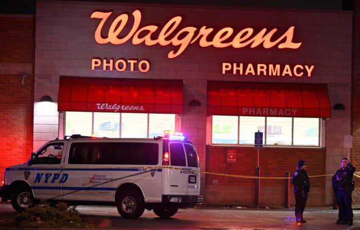 Gunman shoots 40-year-old in Brooklyn: NYPD 5 The shooting took place outside of a Walgreens in Brooklyn.