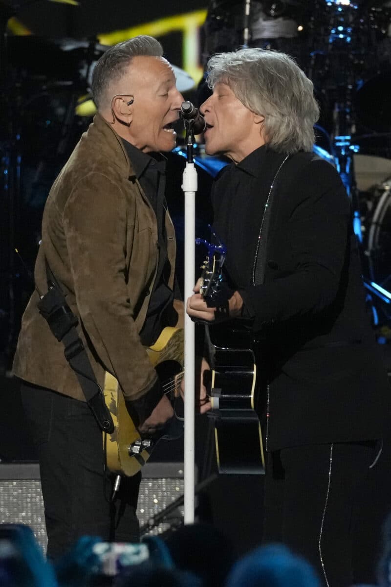 Bruce Springsteen and Jon Bon Jovi share microphone while singing