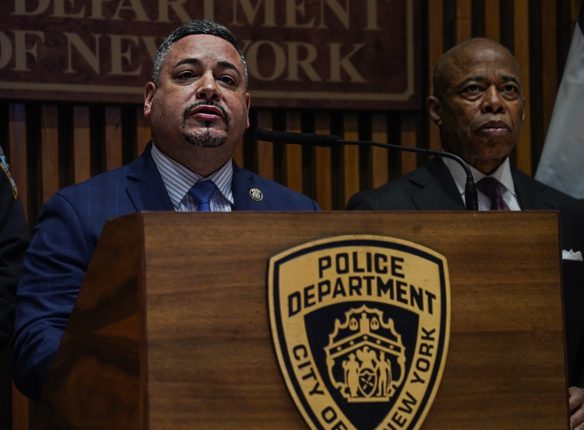Alleged NYC migrant crime ring stole victims' phones in drive-by thefts, then accessed their bank accounts, cops say 5