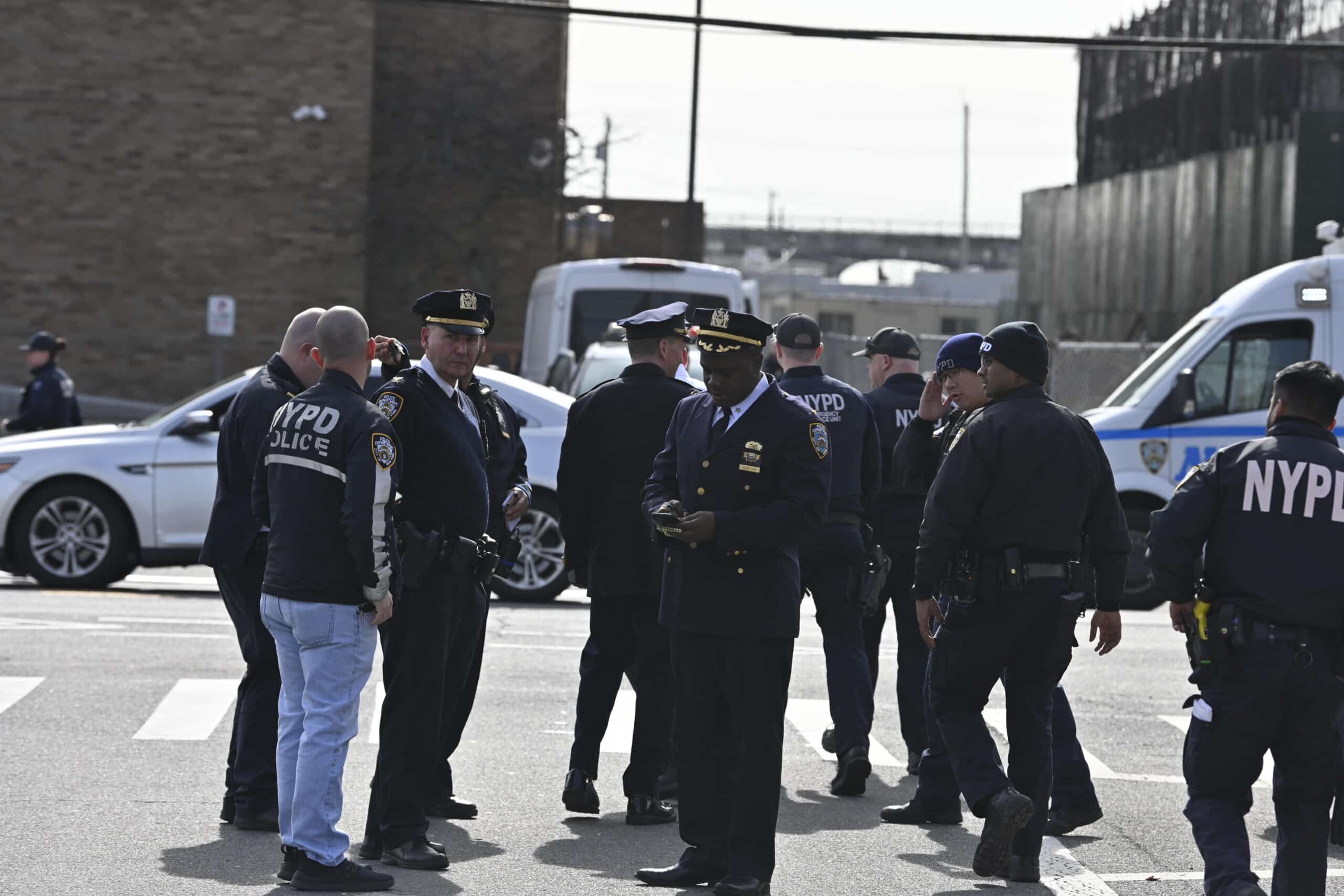 Police in Queens fatally shoot man brandishing 'imitation' gun, cops say 5