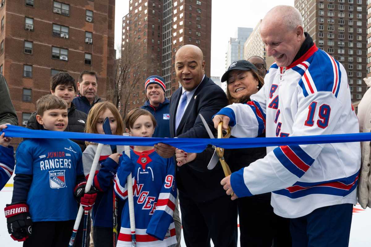 NY: Ribbon Cutting – Paul L. McDermott Rink
