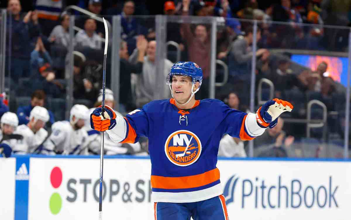 Bo Horvat's 'character' shines through as Islanders stay streaking at right  time | amNewYork