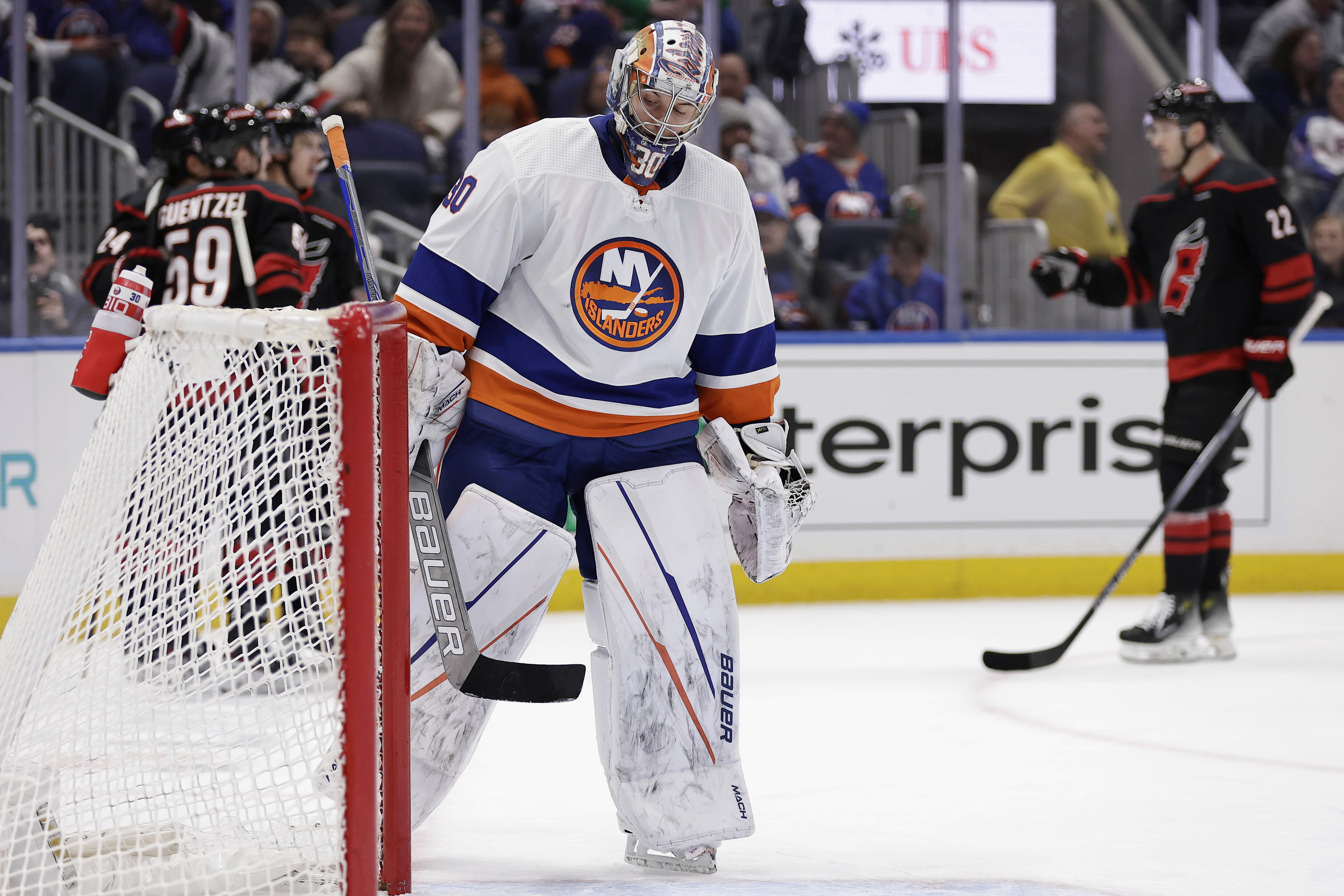 Islanders' Patrick Roy pointing at long shifts as bane of losing ways 2 Islanders Hurricanes Sorokin