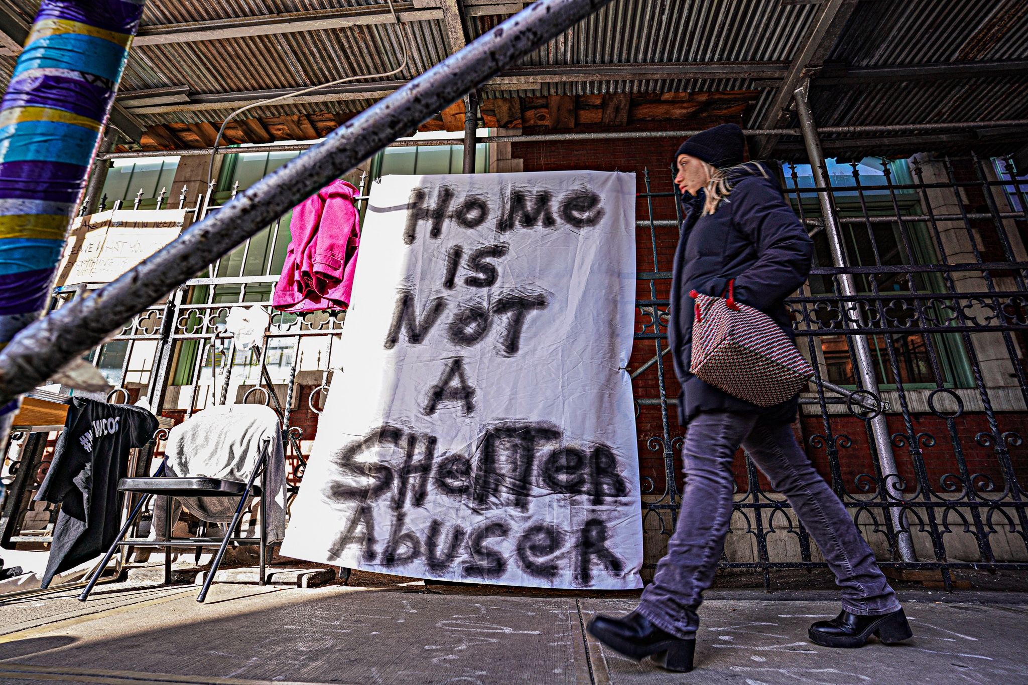 How a homeless man in East Village is raising awareness of shelter conditions: 'It's no condition for nobody' 6