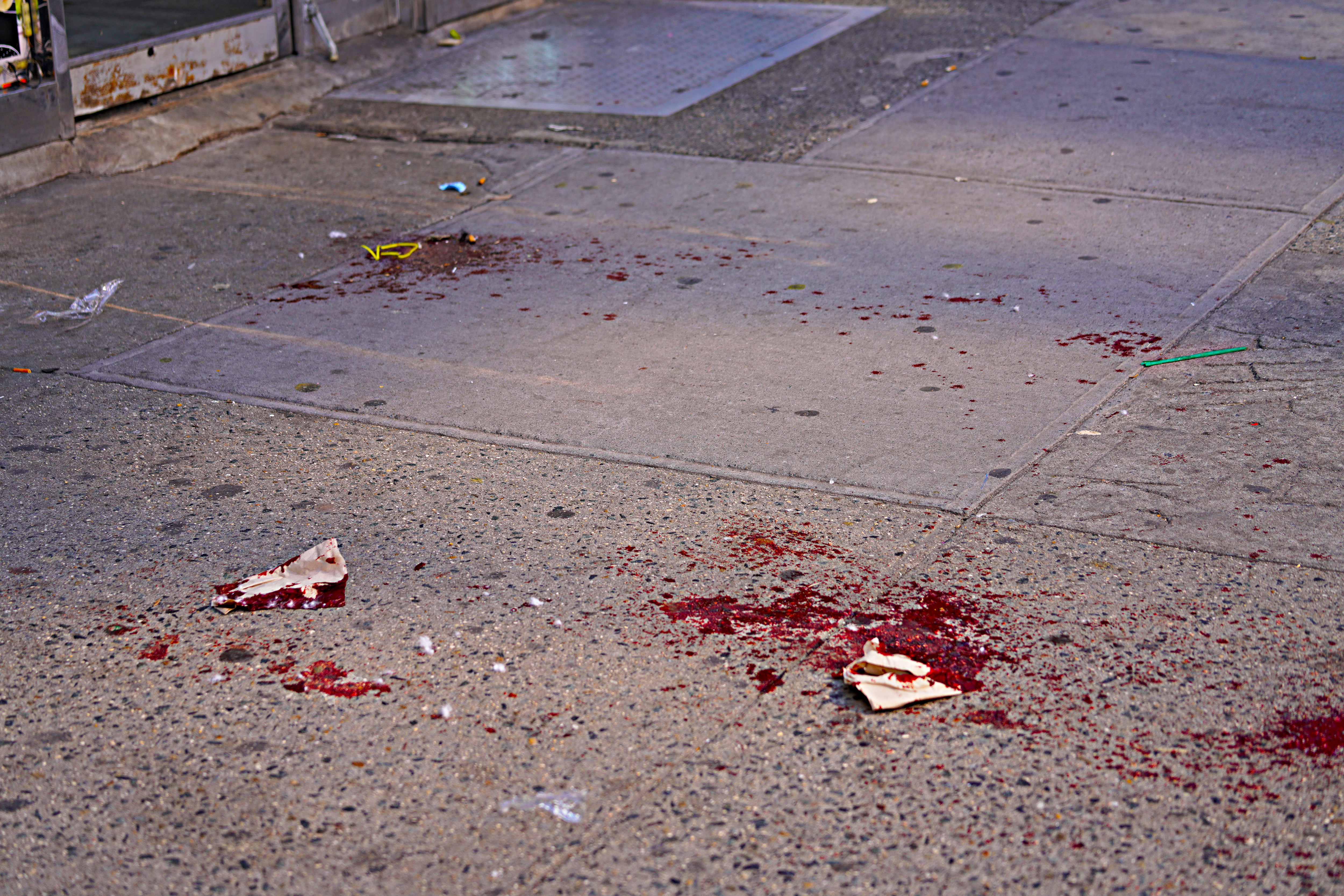 Harlem hero cradles bleeding man following double stabbing that rocks community 4 Harlem hero cradles bleeding man