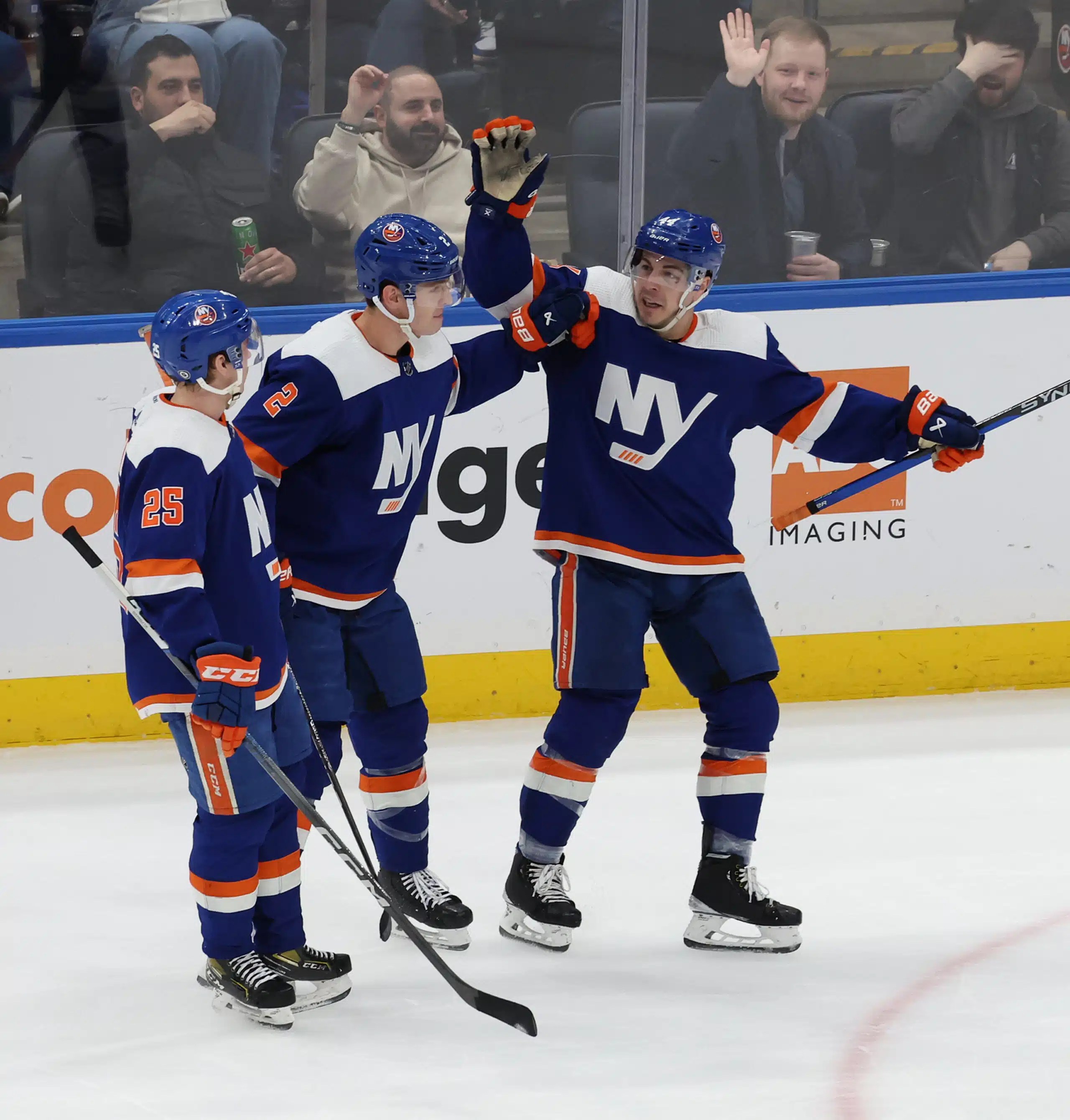 Bo Horvat shakes off tough start, scores game-winner in Islanders' 4-2 win over Blues for 4th straight win 2 Islanders Blues