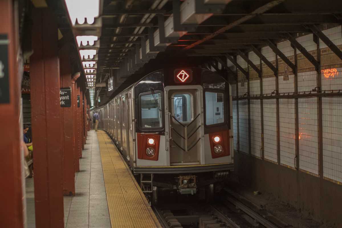 Ask the MTA: 7 trainA 7 train at the 5th Avenue station.
