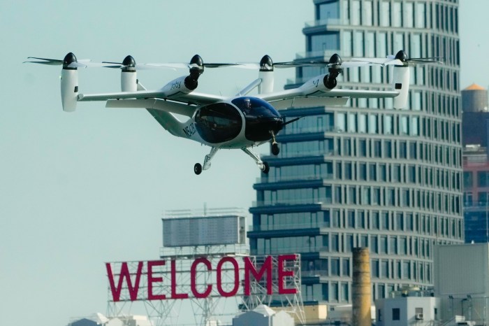 NYC lawmakers seek to ban 'non-essential' chopper flights from city heliports 5