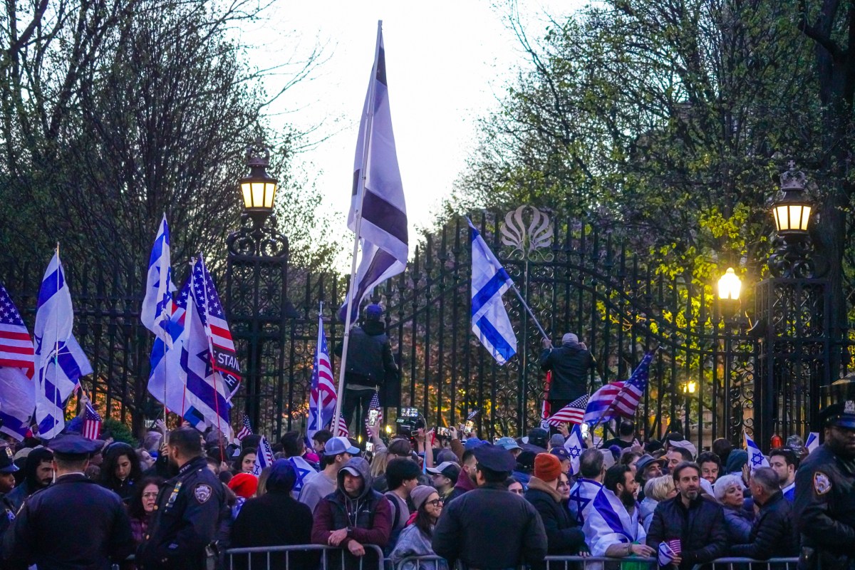 Pro-Israel demonstrators and pro-Palestine protesters clashed
