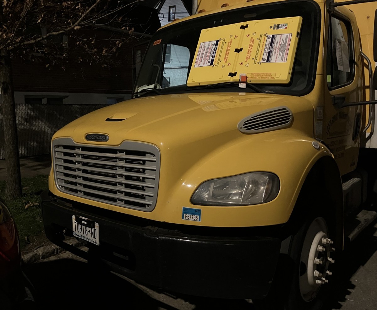 Is the 'Barnacle' the NYPD's answer to stopping parking scofflaws in their tracks? 3 NYPD barnacle on truck windshield