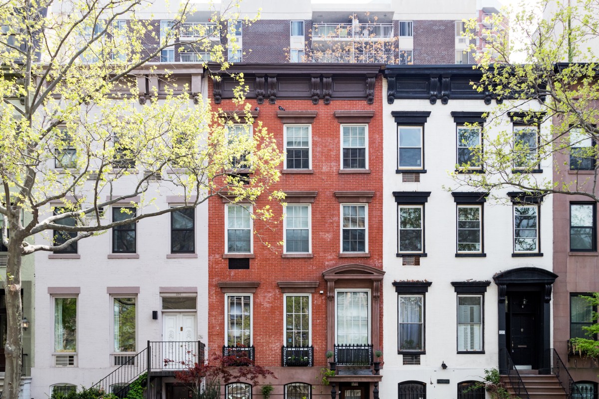Rent-regulated apartment houses in Manhattan