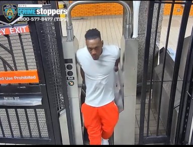 man wearing orange pants accused of possible hate crime attack in Uptown subway station