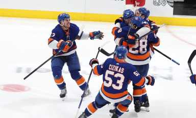 Islanders Hurricanes Barzal