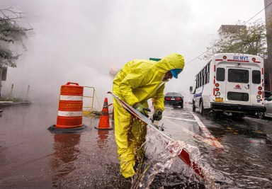 Con Ed crew deals with flooded street in Manhattan amid climate change